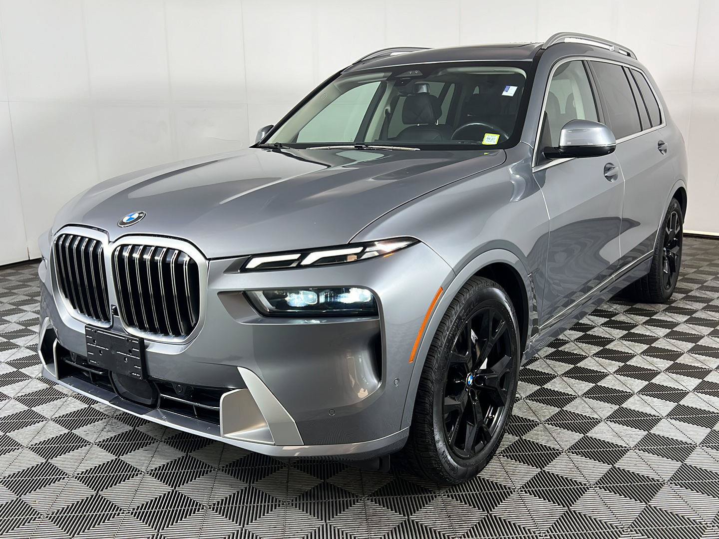Used 2024 BMW X7 xDrive40i w/ Premium Package AWD/4WD image 26