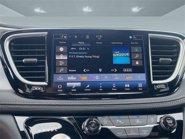 New 2026 Chrysler Pacifica Limited w/ Uconnect Theater Family Group image 23