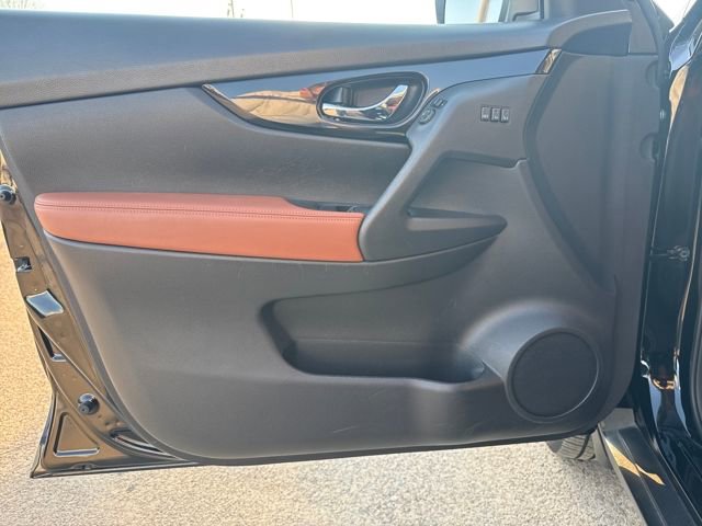 Used 2018 Nissan Rogue SL w/ Premium Package image 9