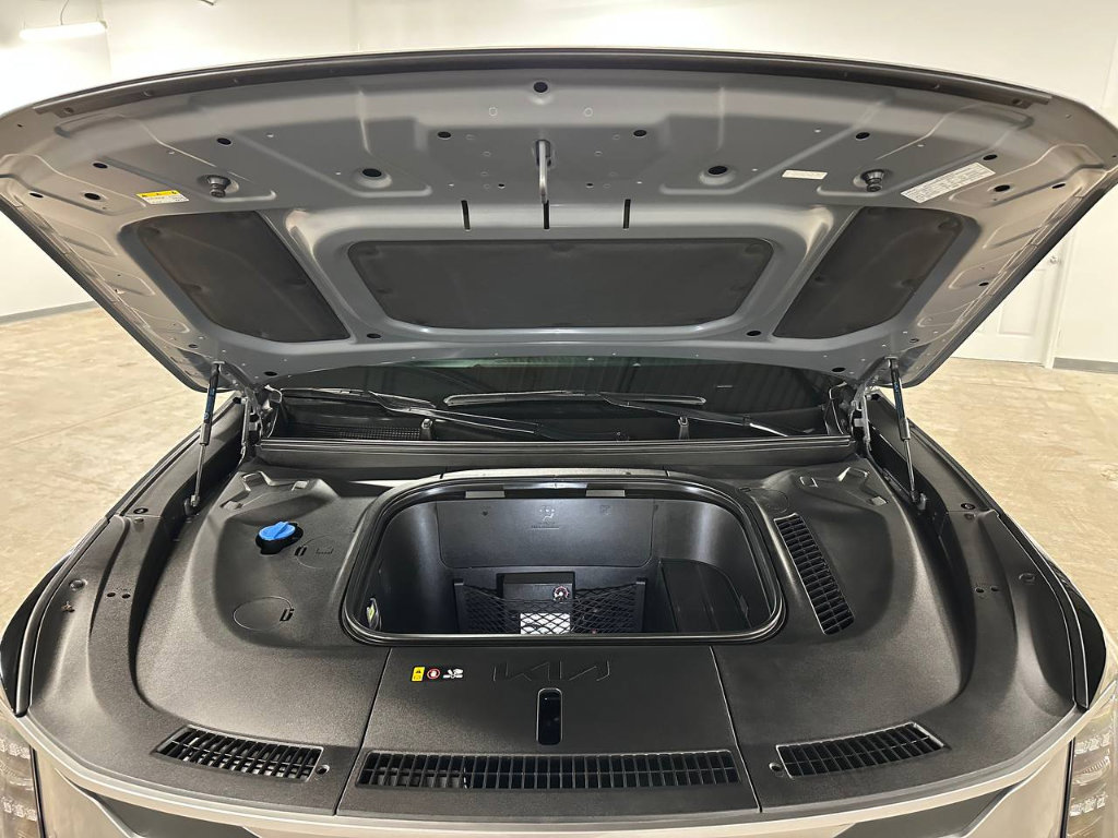 Used 2024 Kia EV9 Light Long Range RWD image 4