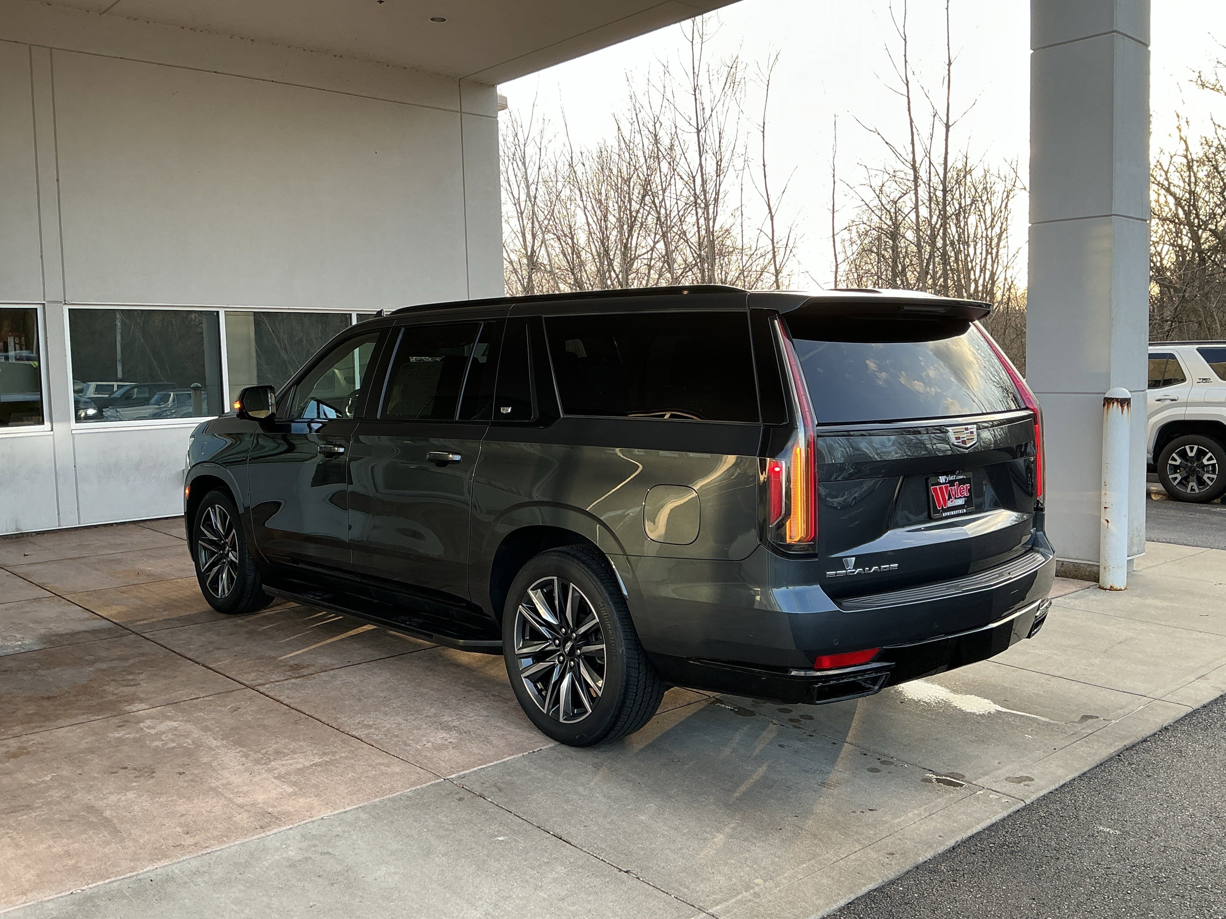 Used 2021 Cadillac Escalade ESV Sport Platinum w/ Heavy-Duty Trailer Package image 20