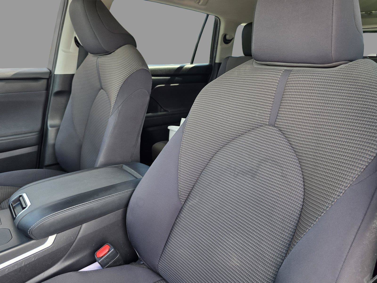 Used 2023 Toyota Highlander LE FWD image 22