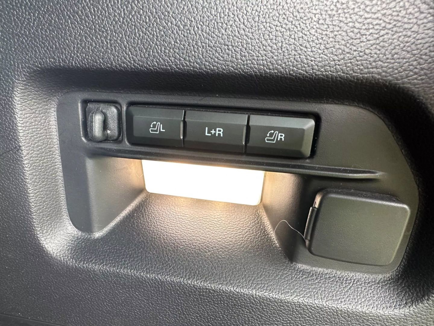 Used 2022 Ford Explorer ST w/ Equipment Group 401A image 9