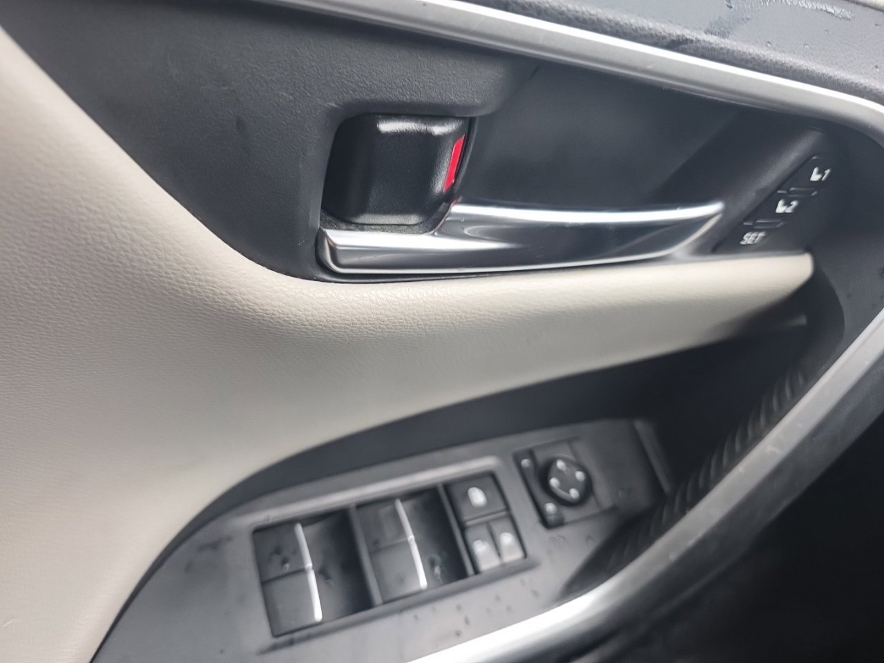 Used 2019 Toyota RAV4 Limited w/ Cold Weather Package AWD/4WD image 35