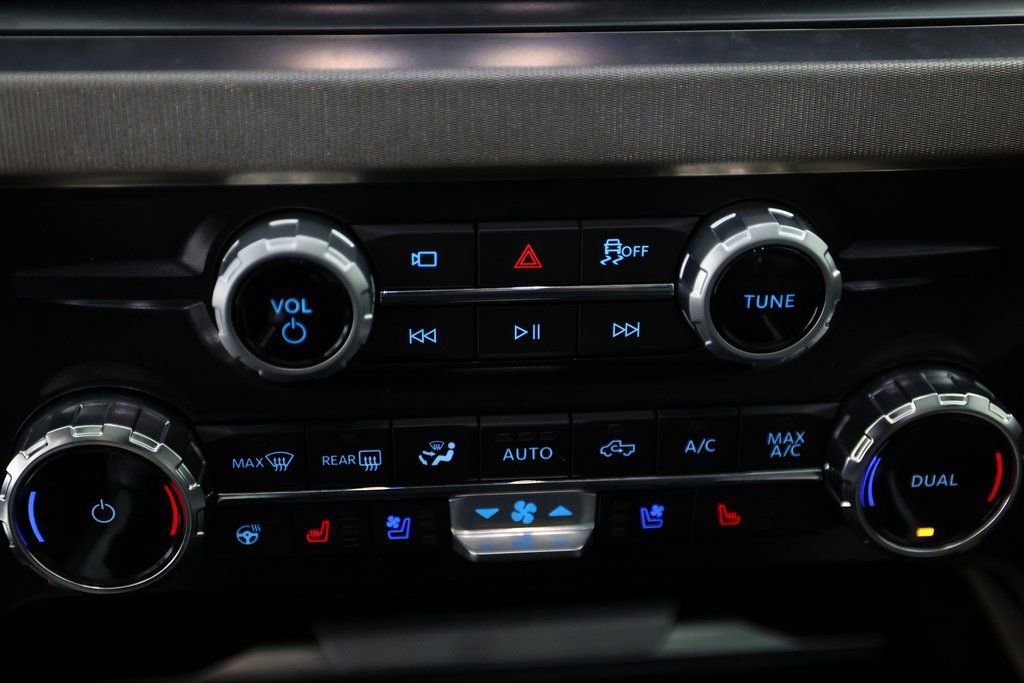 Used 2025 Ford F450 Platinum w/ Platinum Plus Package image 24