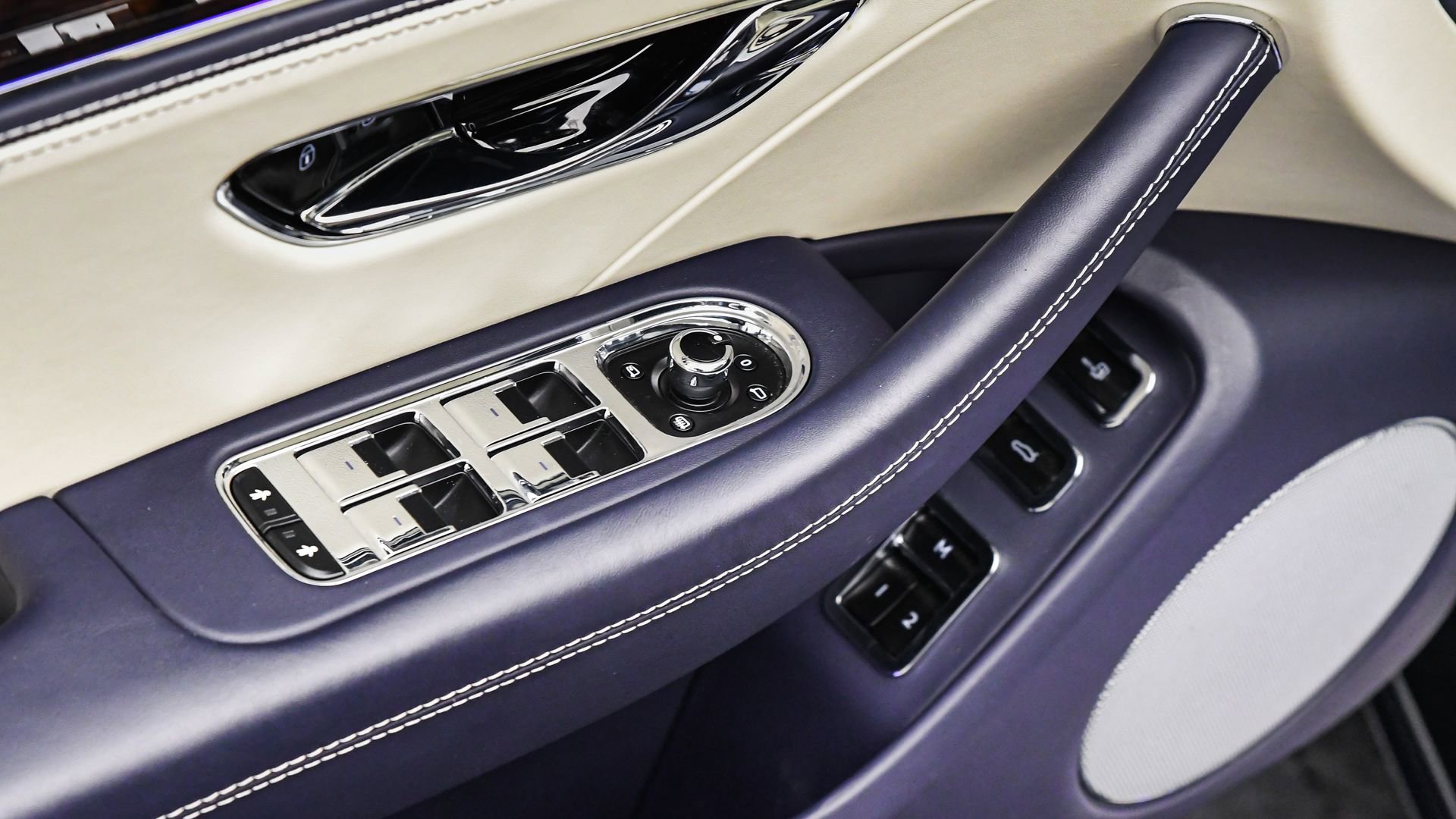 Certified 2024 Bentley Flying Spur Mulliner image 44