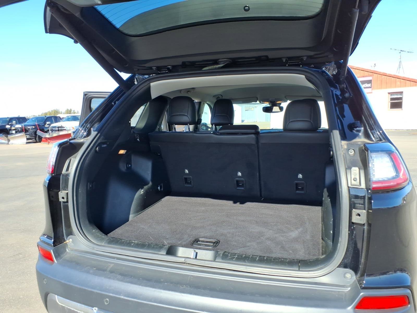 Used 2019 Jeep Cherokee Limited w/ Trailer Tow Group image 15