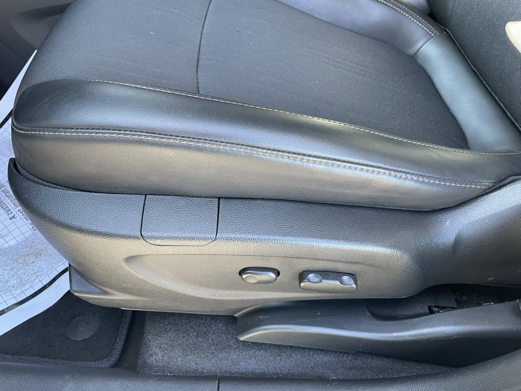 Used 2022 Chevrolet Trax LT w/ Sport Edition image 24