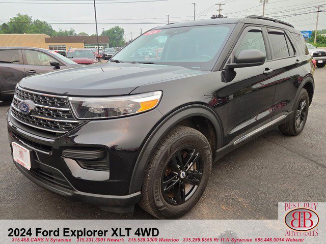 Used 2024 Ford Explorer XLT AWD/4WD image 3
