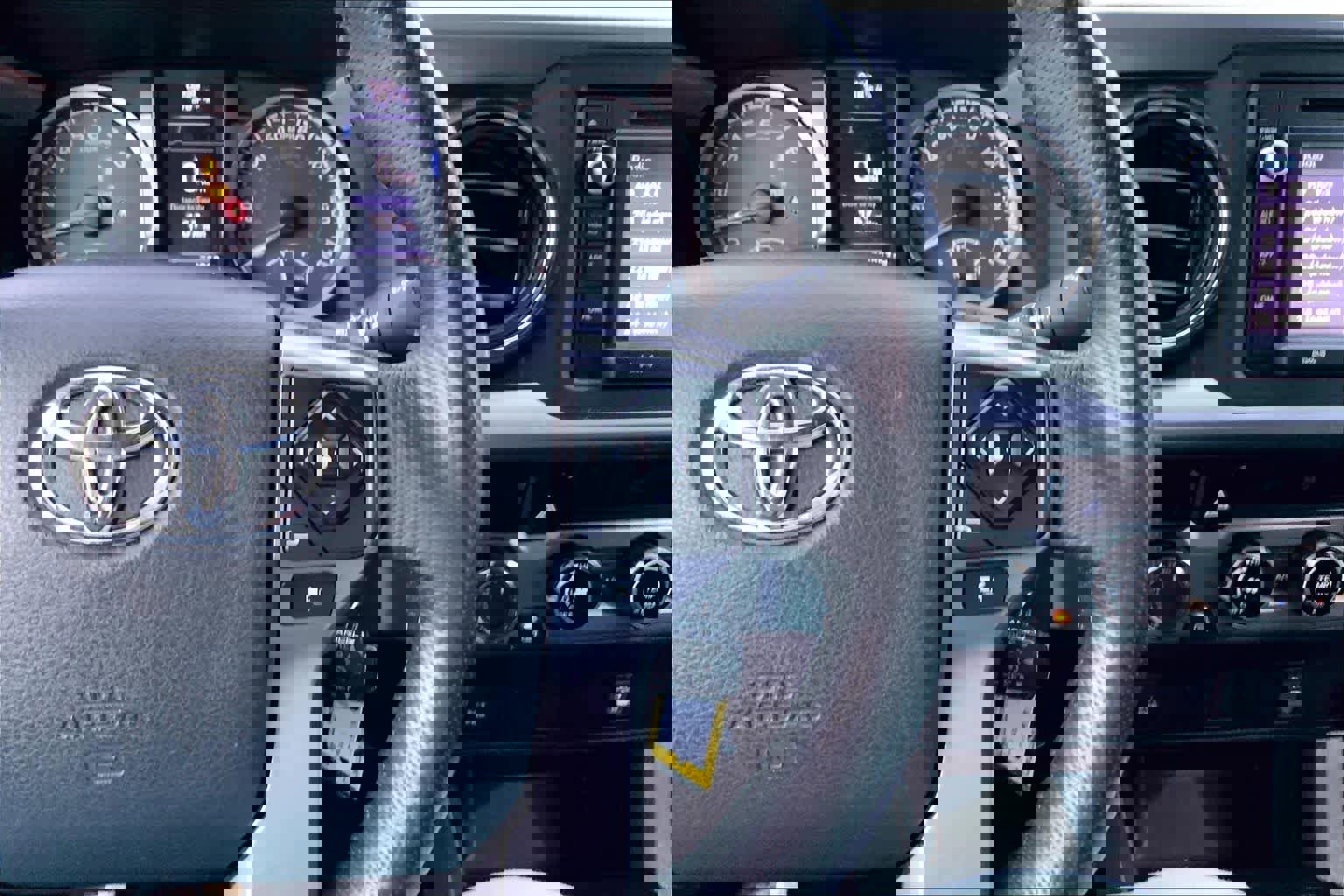 Used 2016 Toyota Tacoma SR5 w/ SR5 Appearance Package (SN) image 25