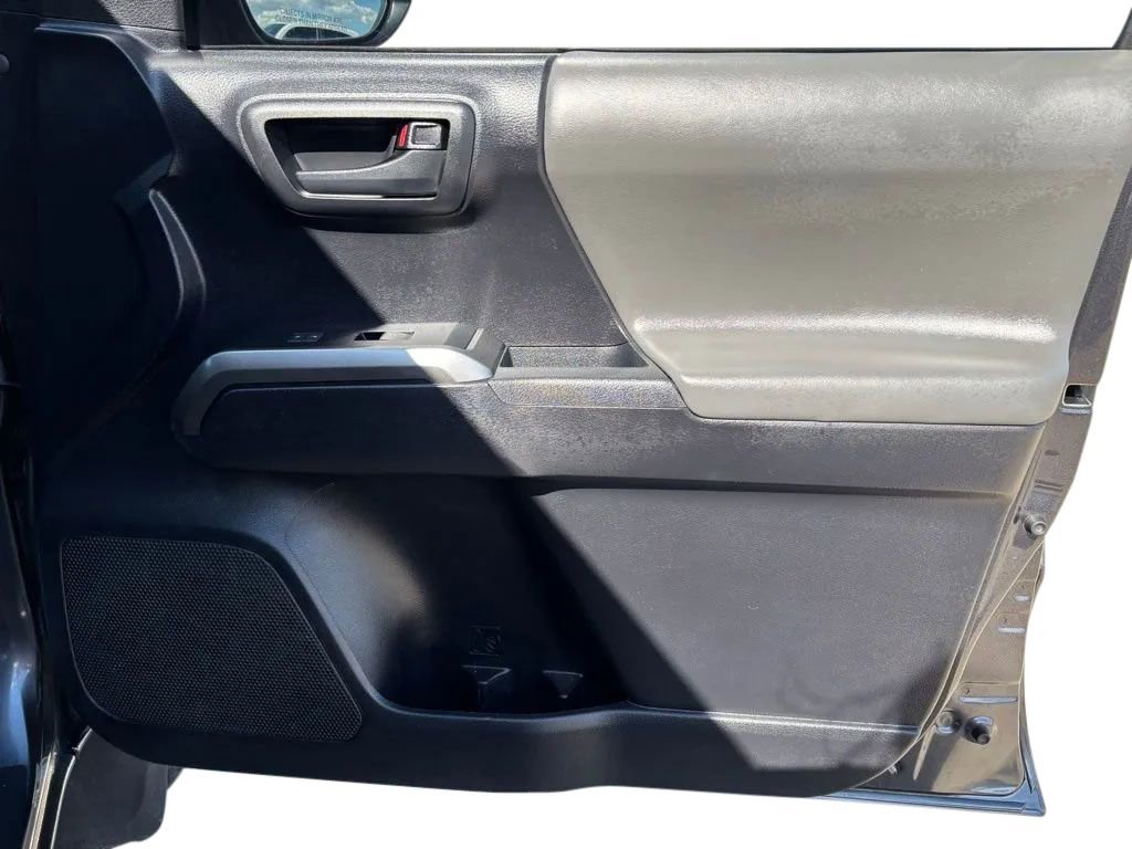 Used 2020 Toyota Tacoma SR5 image 32