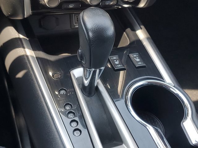 Used 2018 Nissan Pathfinder SV w/ SV Tech Package AWD/4WD image 32