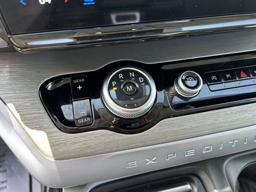 Used 2025 Ford Expedition Platinum AWD/4WD image 26