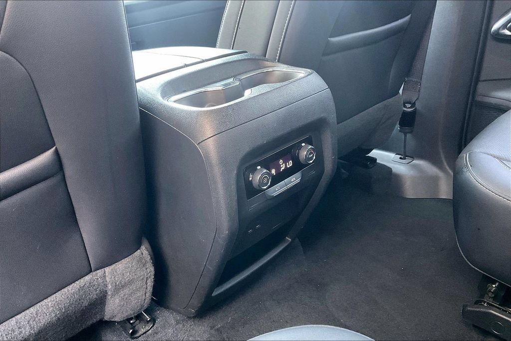 Used 2025 Chevrolet Traverse LT FWD image 33