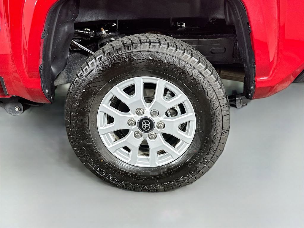 Used 2025 Toyota Tacoma SR AWD/4WD image 33