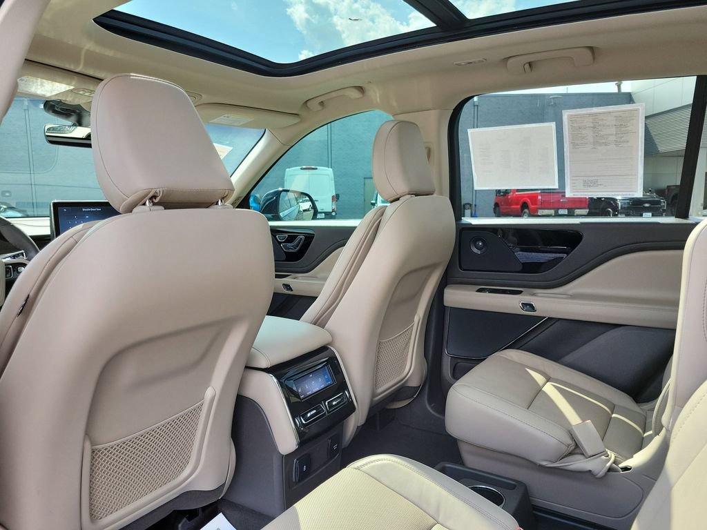 Certified 2024 Lincoln Aviator Reserve w/ Equipment Group 201A AWD/4WD image 16