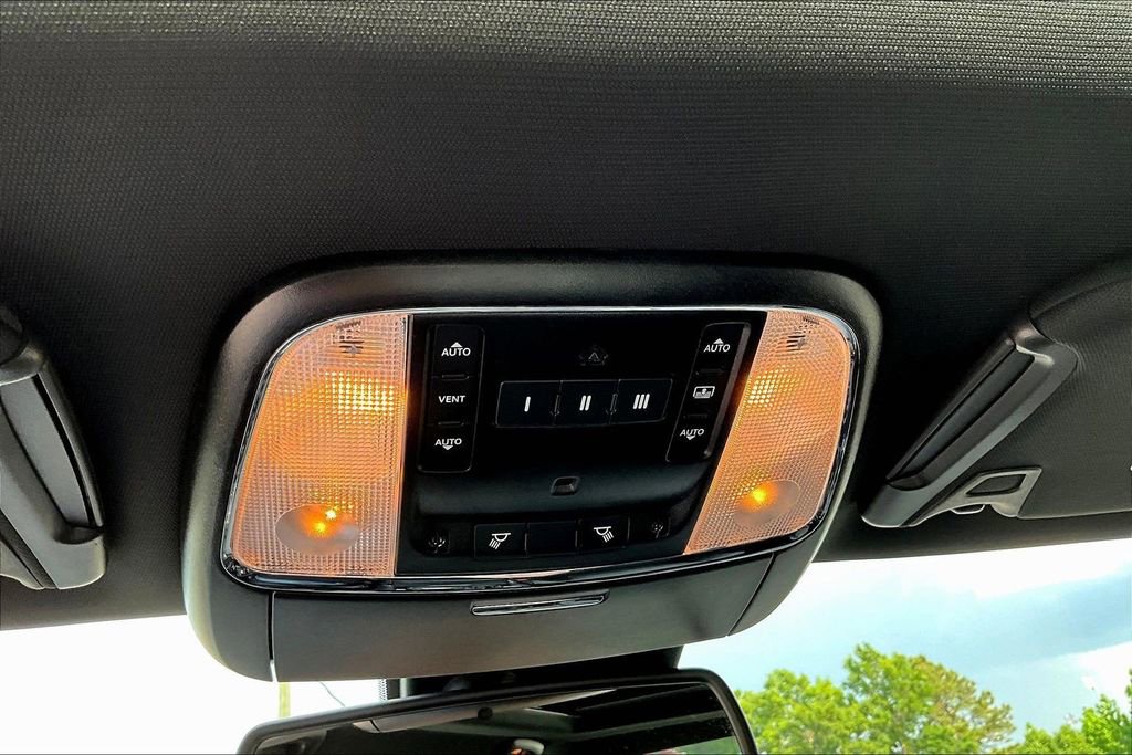 Used 2023 Chrysler 300 S w/ Comfort Group RWD image 17