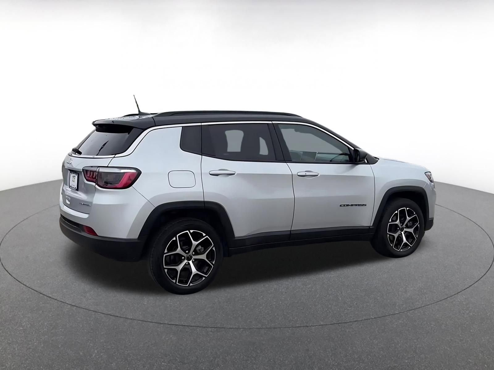 Used 2025 Jeep Compass Limited AWD/4WD image 15