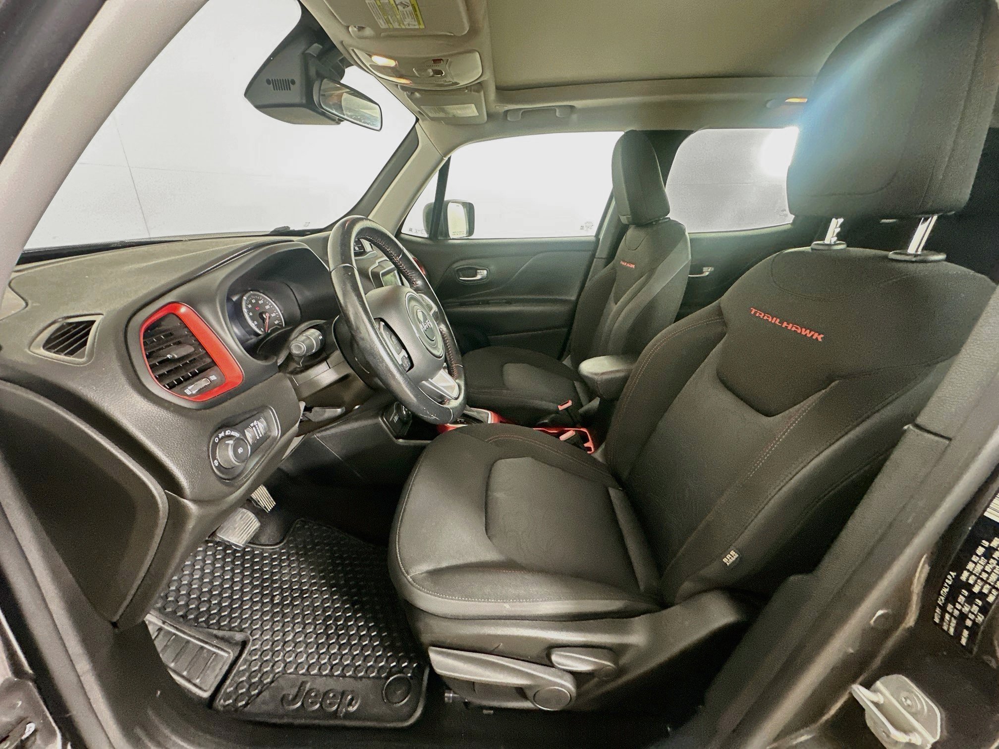 Used 2019 Jeep Renegade Trailhawk w/ UConnect 8.4 Nav Group AWD/4WD image 13