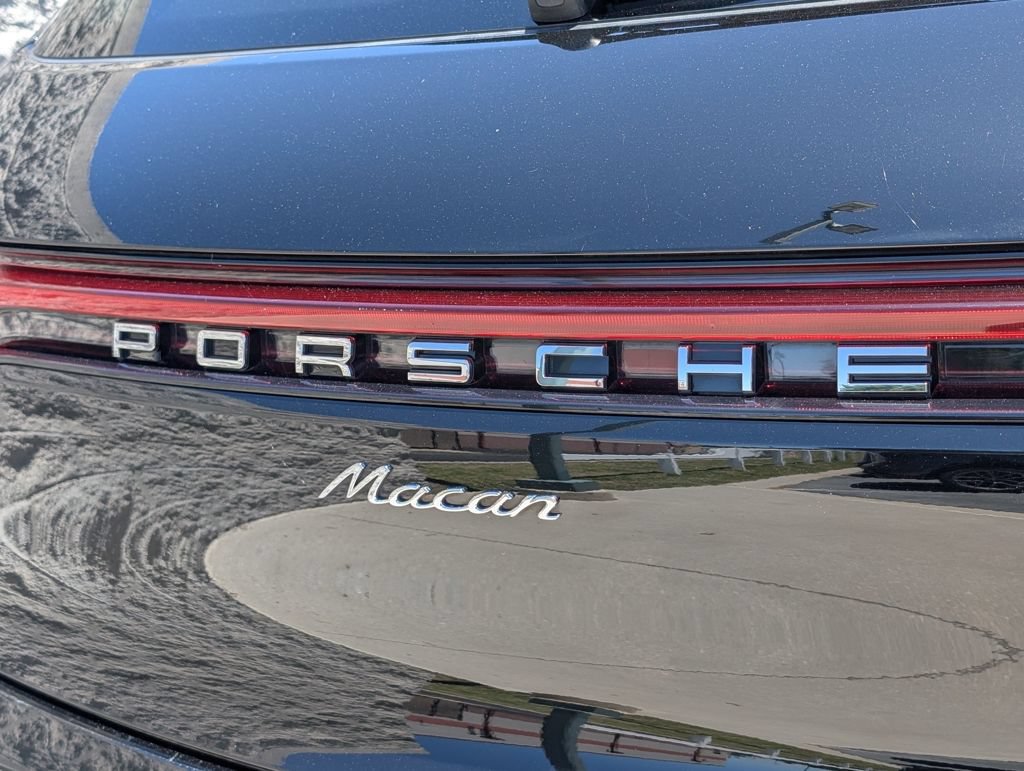 Certified 2024 Porsche Macan AWD/4WD image 33