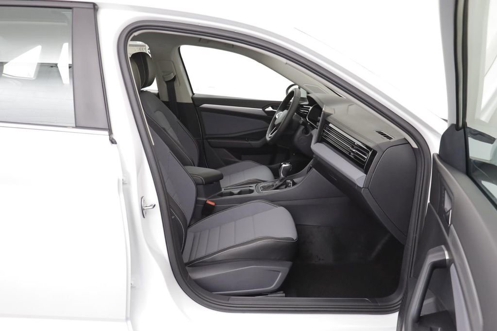 New 2026 Volkswagen Jetta SE FWD image 19