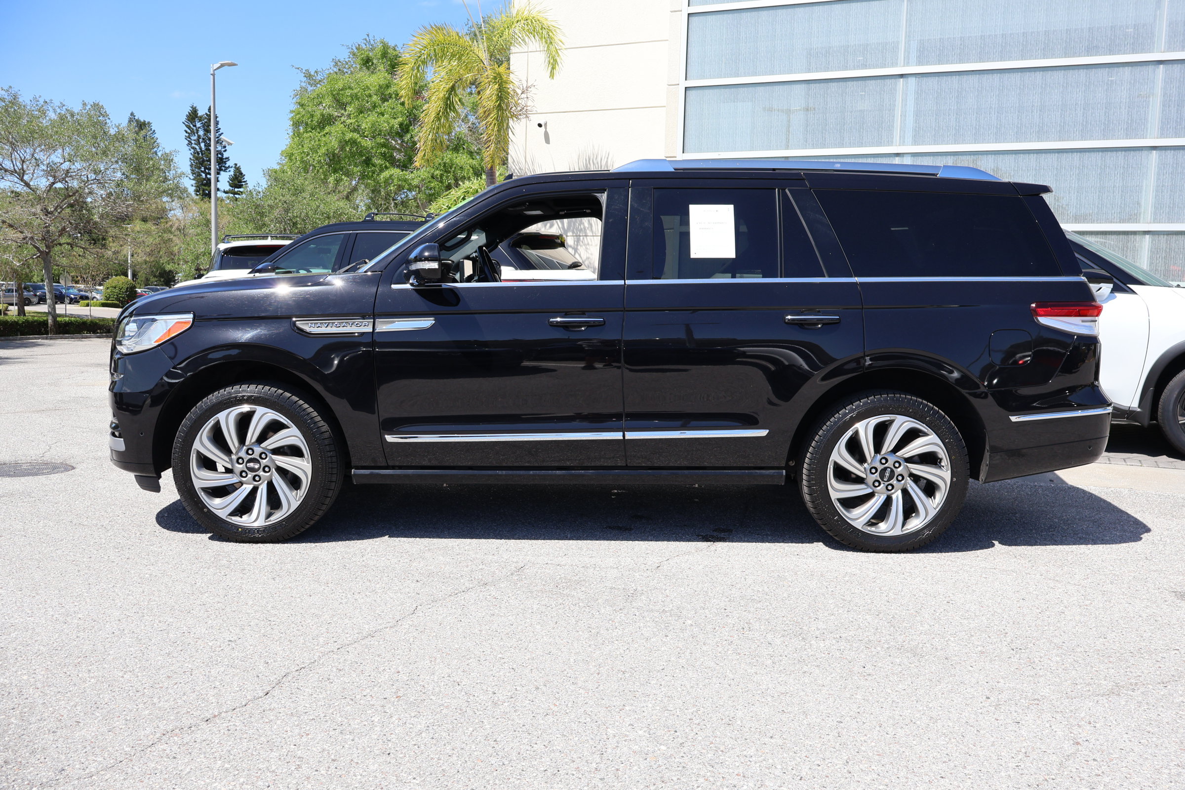 Used 2022 Lincoln Navigator Reserve RWD image 6
