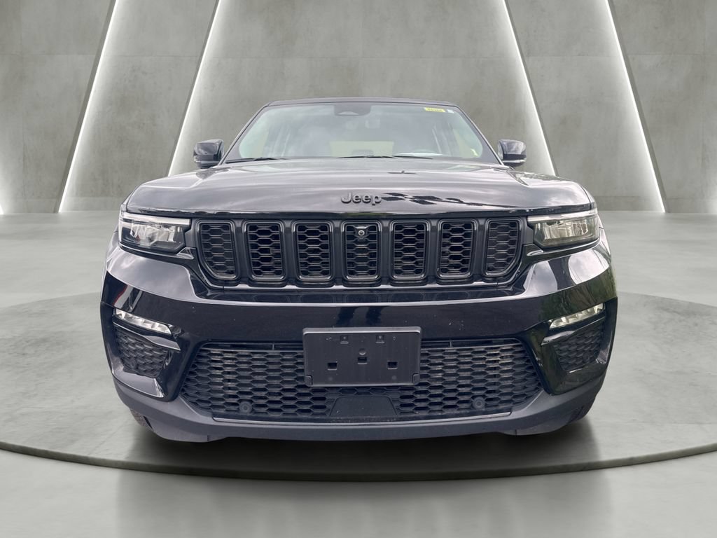Used 2023 Jeep Grand Cherokee Limited w/ Luxury Tech Group II AWD/4WD image 2