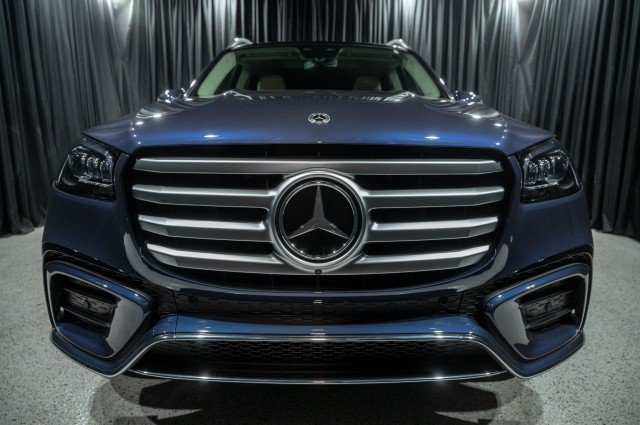 New 2026 Mercedes-Benz GLS 450 4MATIC image 2