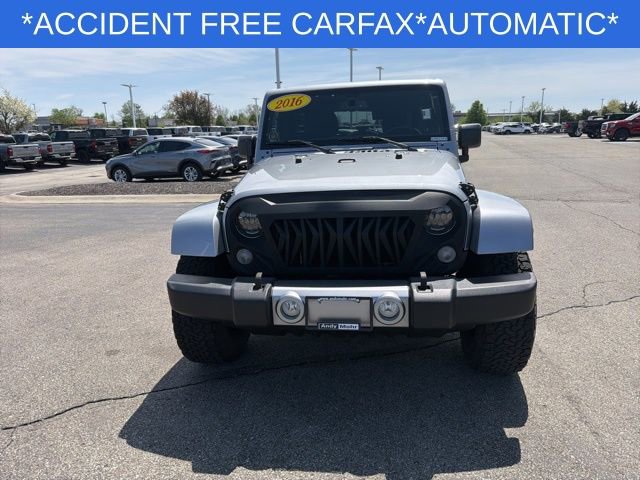 Used 2016 Jeep Wrangler Unlimited Sahara w/ Dual Top Group AWD/4WD image 4