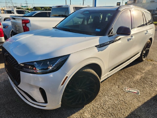 Used 2025 Lincoln Aviator Reserve w/ Luxury Package RWD image 2