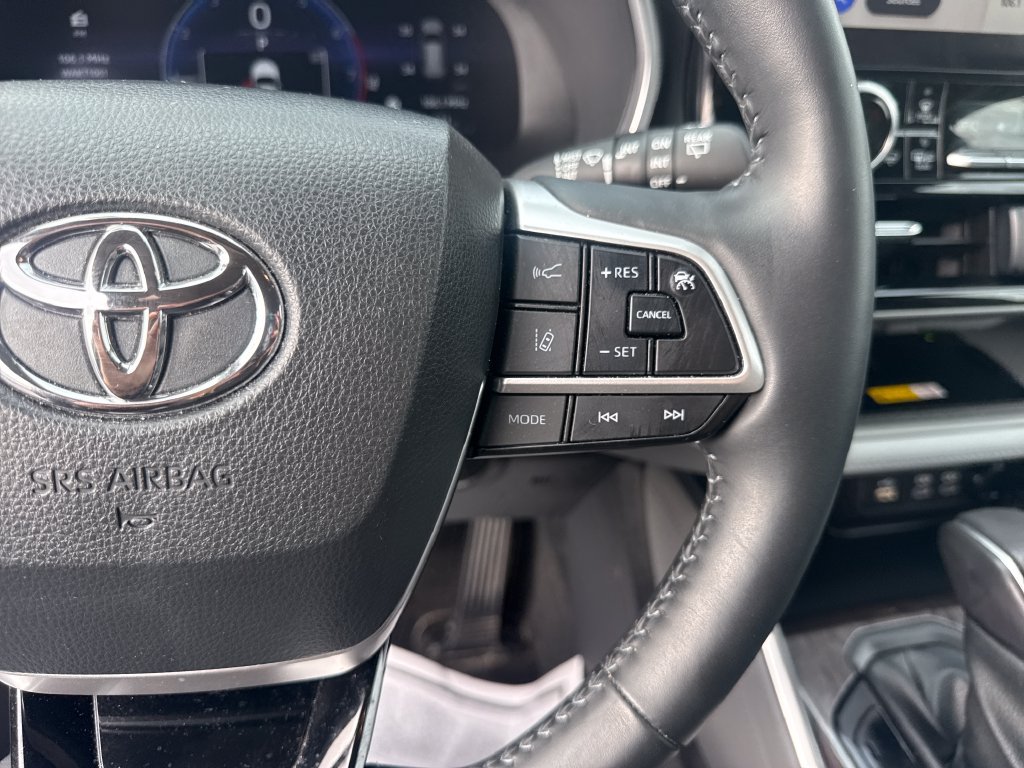 Used 2023 Toyota Highlander Limited AWD/4WD image 38