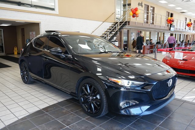 Used 2020 MAZDA MAZDA3 Hatchback w/ Premium Package image 18