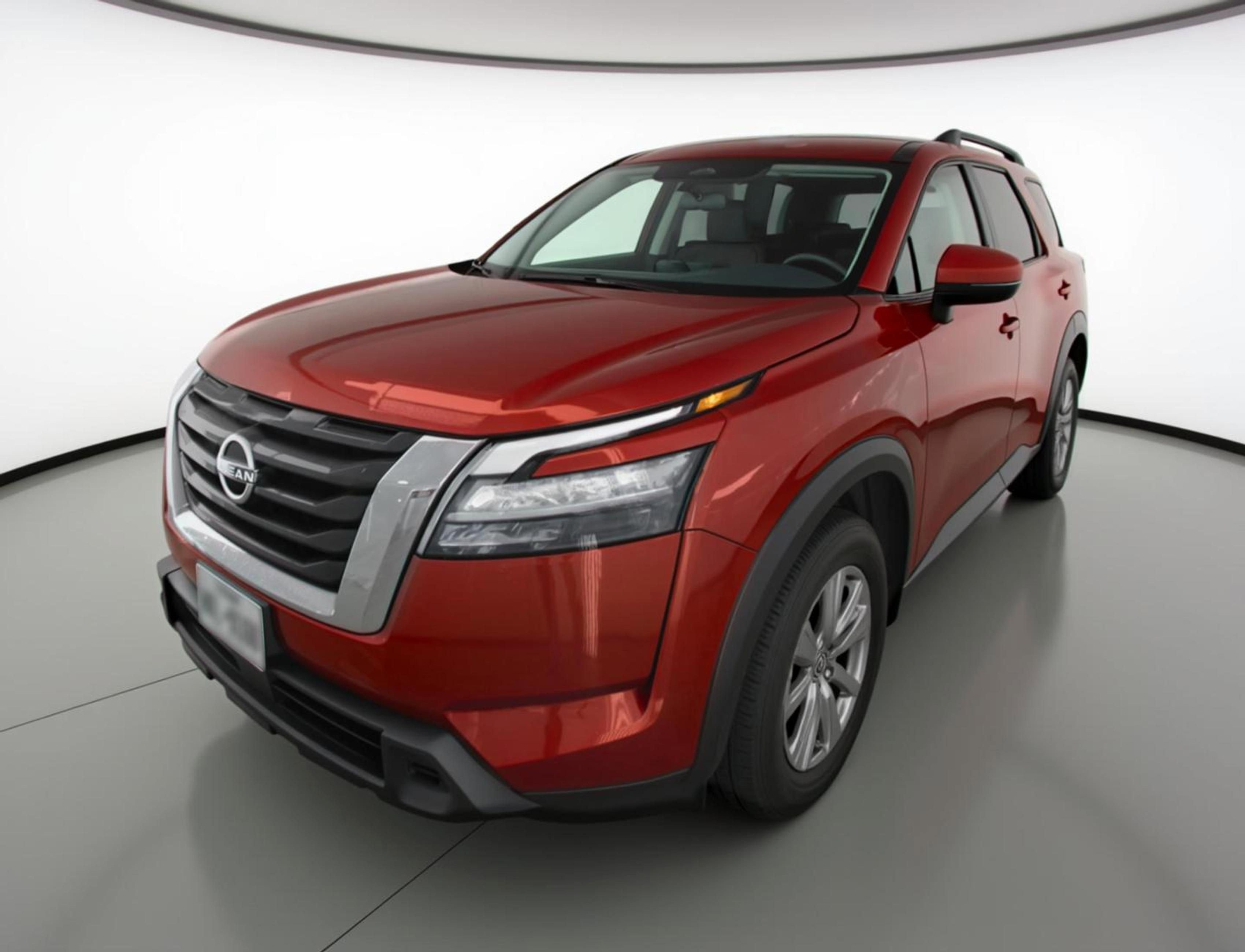 Used 2025 Nissan Pathfinder SV image 3