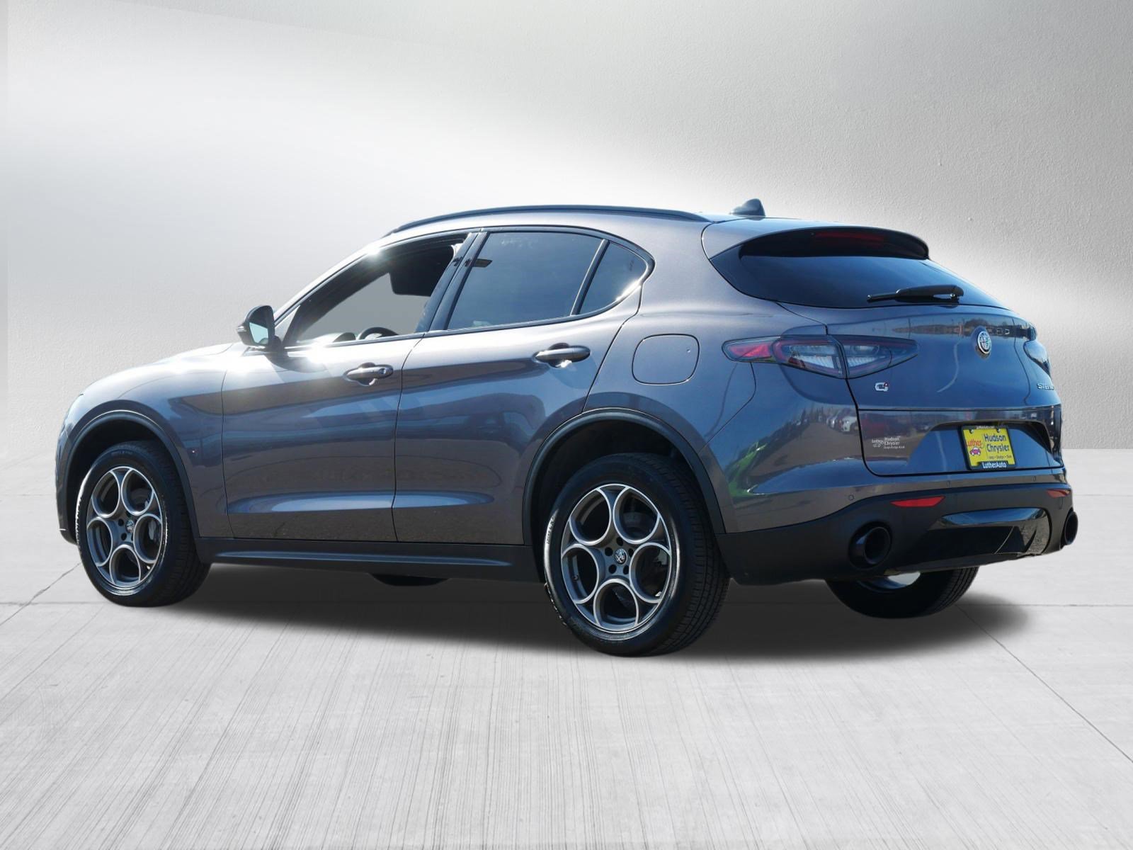 Used 2025 Alfa Romeo Stelvio Sprint w/ Convenience Package image 5