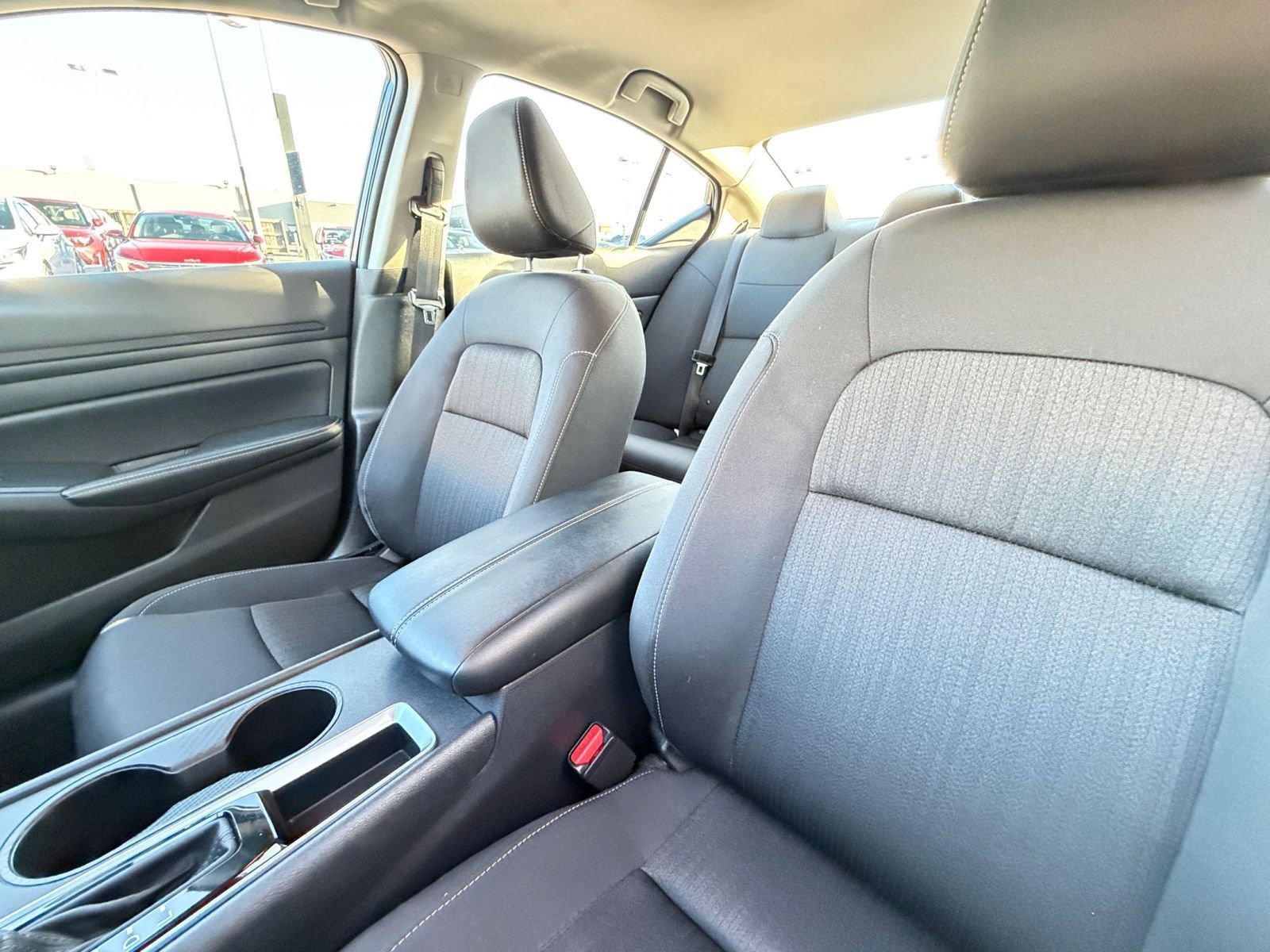 Used 2025 Nissan Altima 2.5 SV FWD image 34