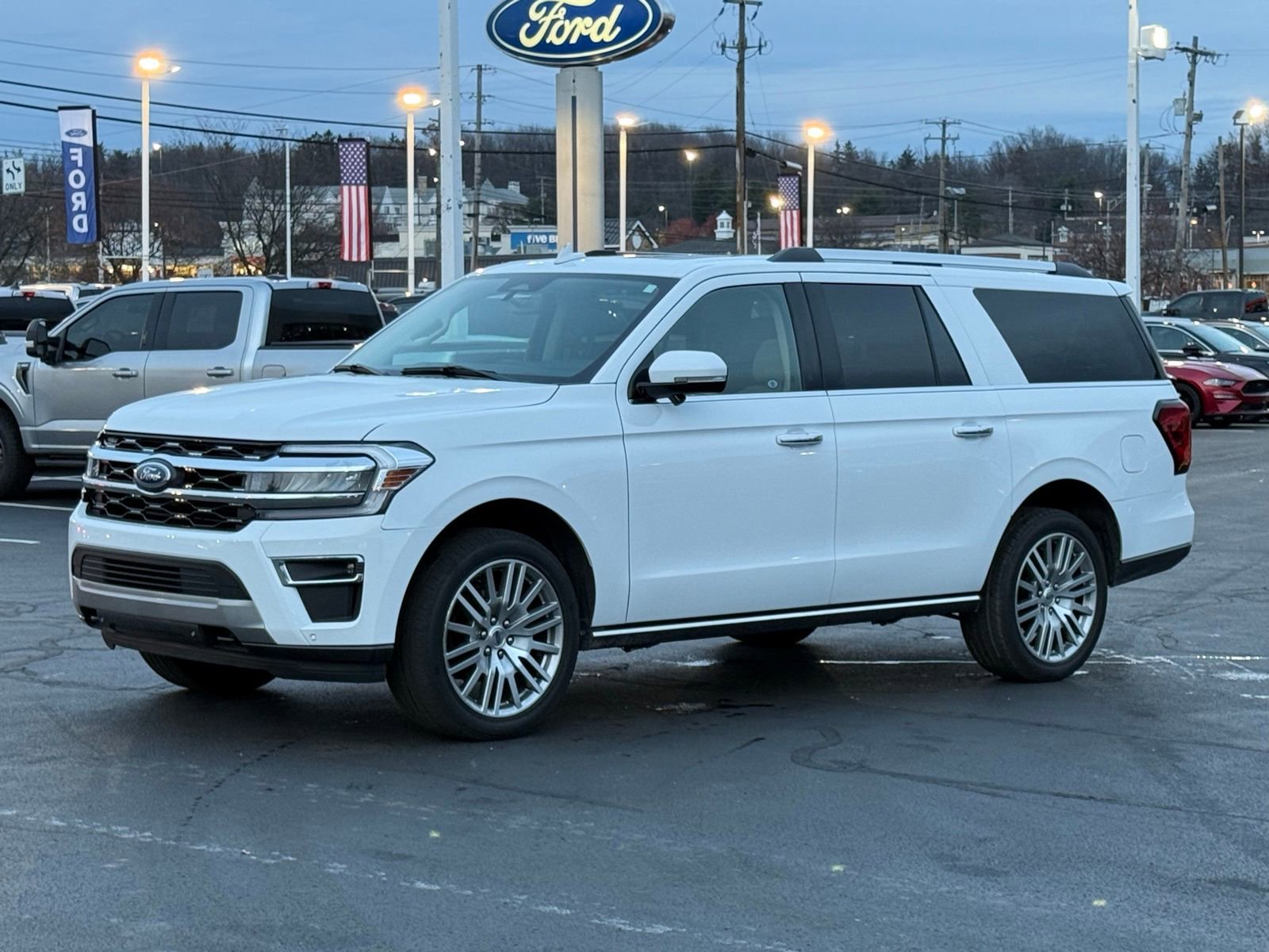 Used 2023 Ford Expedition Max Limited image 7