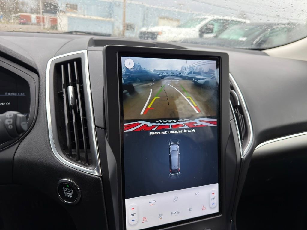Used 2024 Ford Edge Titanium image 3