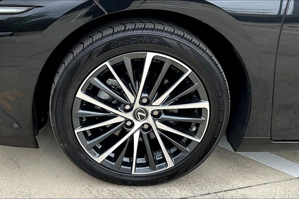Used 2024 Lexus ES 350 w/ Premium Package image 13