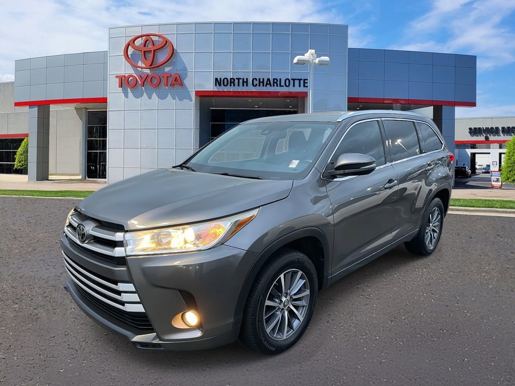 Used 2017 Toyota Highlander XLE image 4