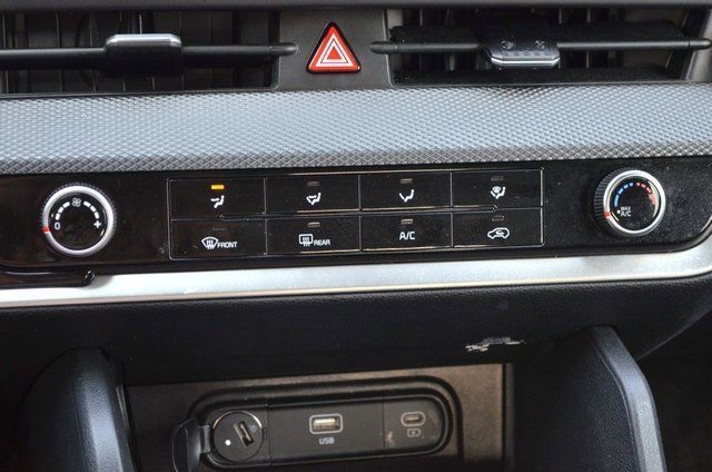 Used 2024 Kia Sportage LX image 29