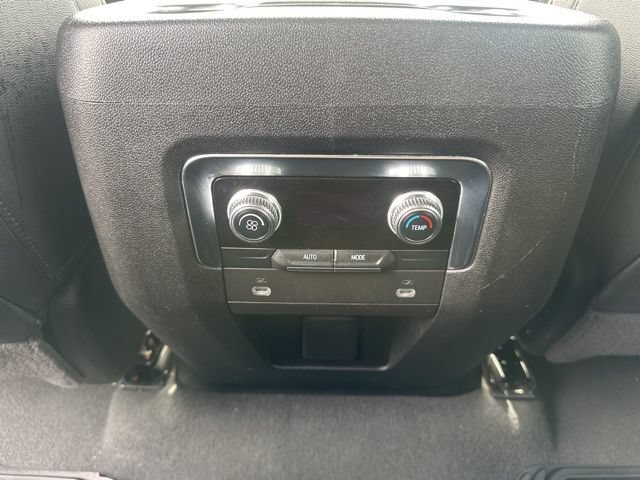 Used 2024 GMC Yukon SLT AWD/4WD image 26