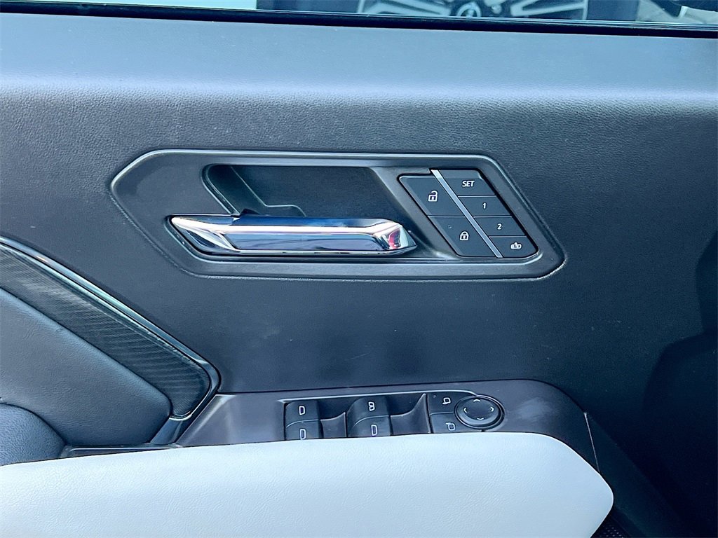 Used 2023 GMC Canyon AT4X image 17