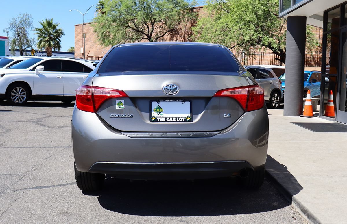 Used 2018 Toyota Corolla LE w/ Carpet Mat Package (TMS) FWD image 11