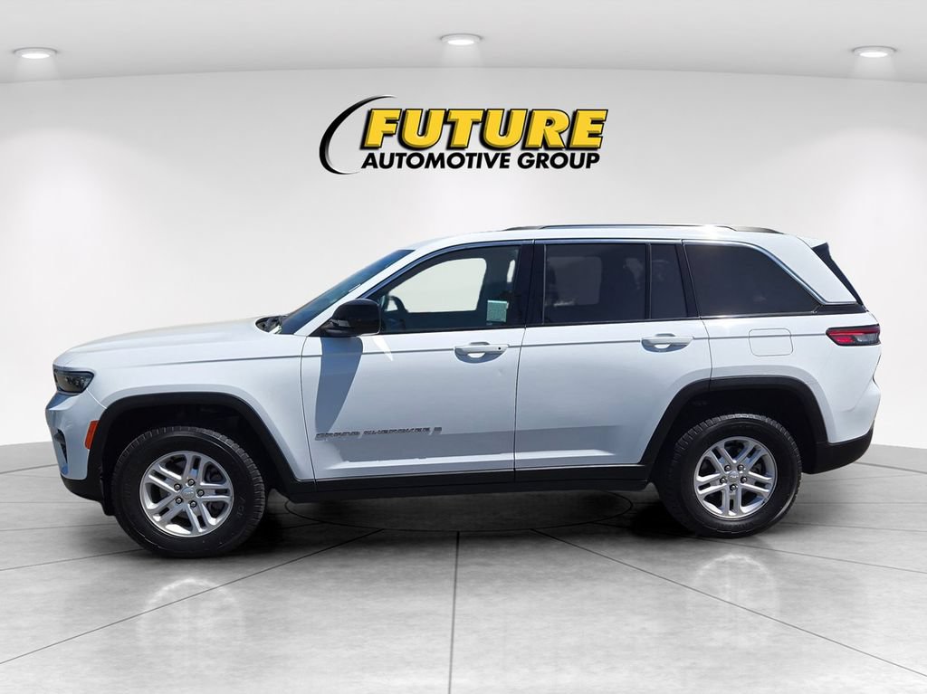 Used 2023 Jeep Grand Cherokee Laredo AWD/4WD image 7