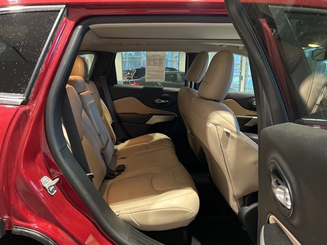 Used 2017 Jeep Cherokee Limited image 19