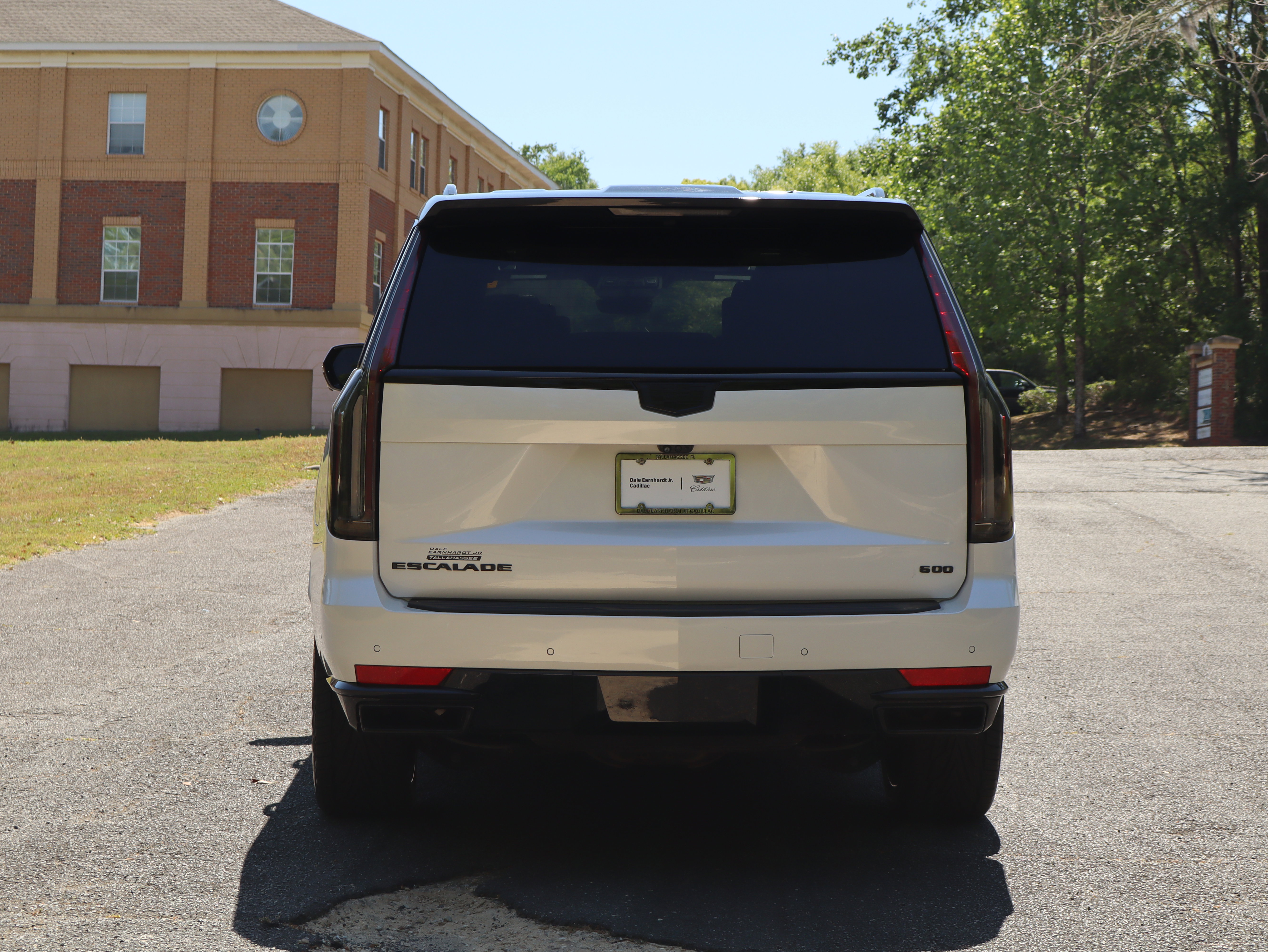 Used 2024 Cadillac Escalade ESV Premium Luxury Platinum w/ Heavy-Duty Trailer Package AWD/4WD image 6