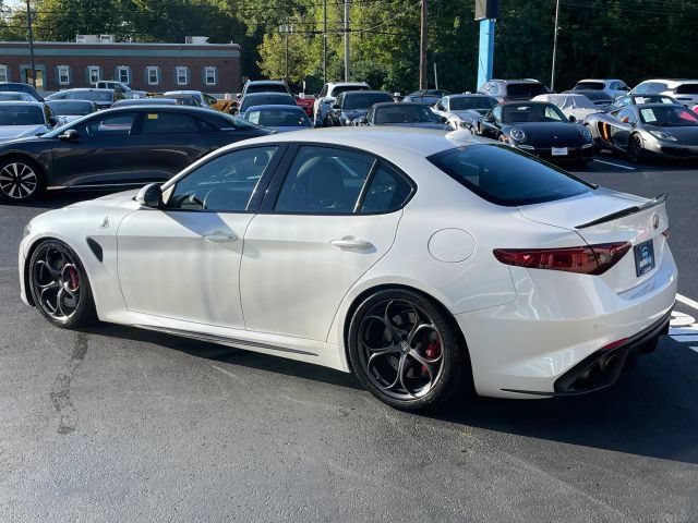Used 2018 Alfa Romeo Giulia Quadrifoglio w/ Driver Assist Dynamic Package RWD image 10