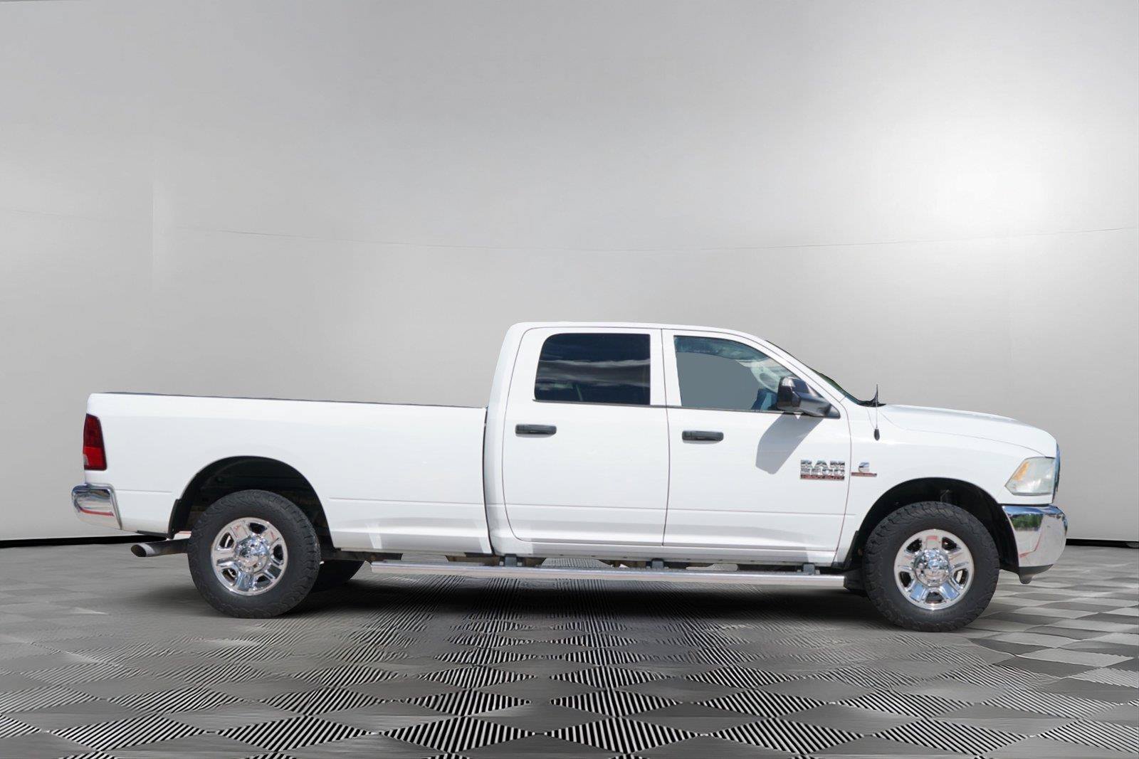 Used 2015 RAM 2500 Tradesman w/ Chrome Appearance Group RWD image 4