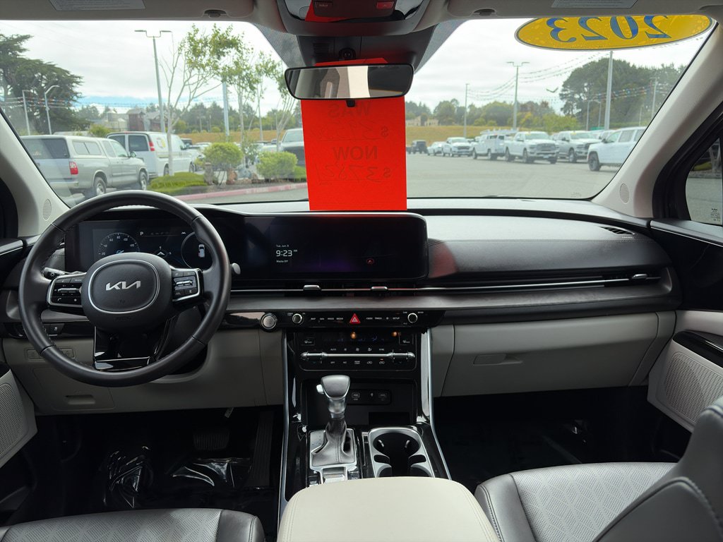 Used 2023 Kia Carnival SX FWD image 17