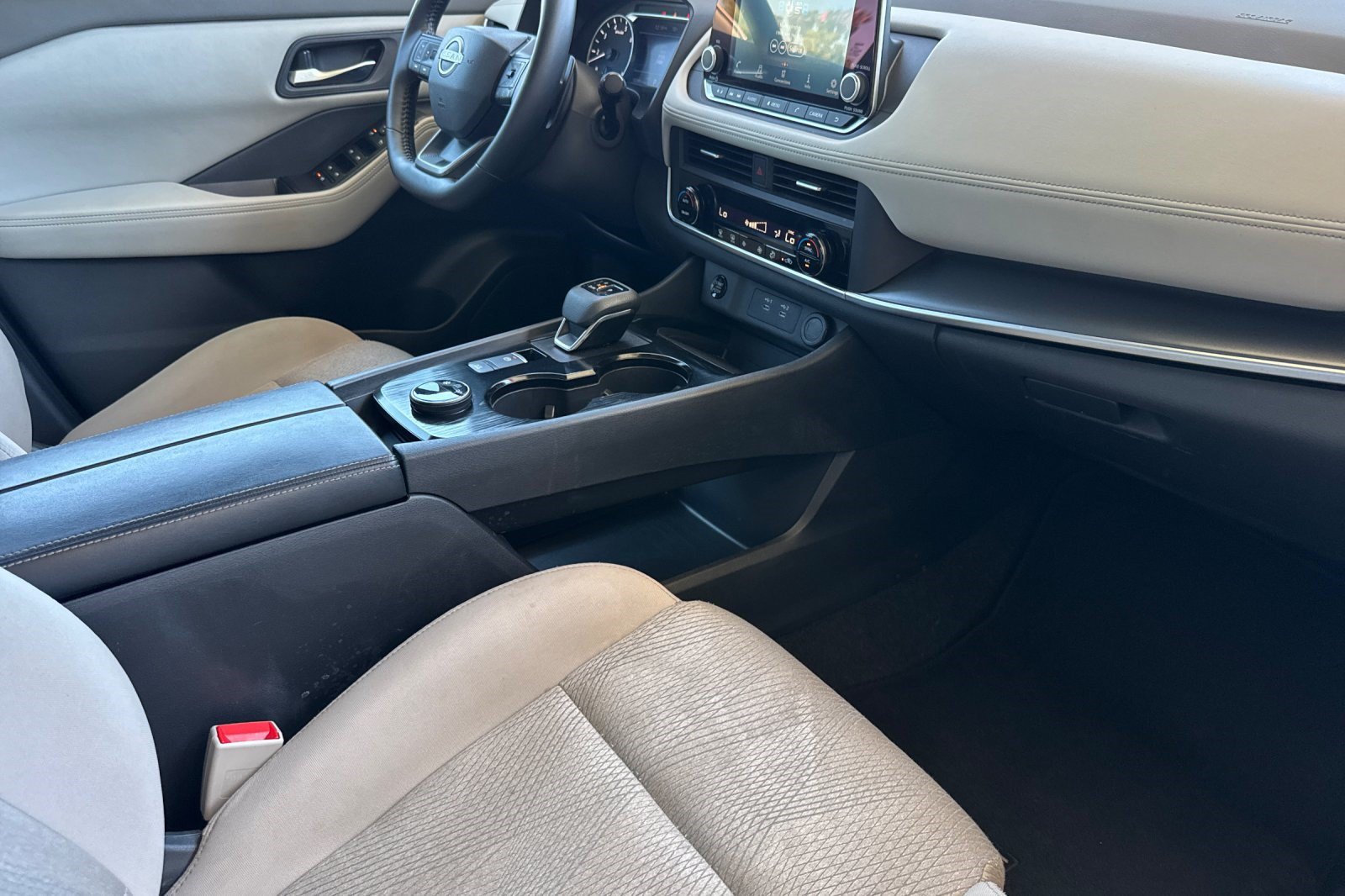 Used 2025 Nissan Rogue SV AWD/4WD image 34